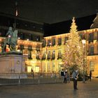 Weihnachtsstimmung vor dem Düsseldorfer Rathaus