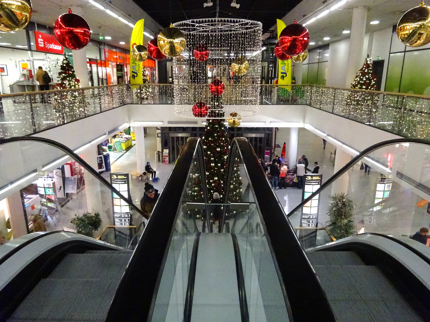 Weihnachtssymetrie im ZO Freiburg Foto & Bild  motive Bilder auf