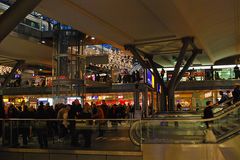 Weihnachtstrubel im Hauptstadtbahnhof