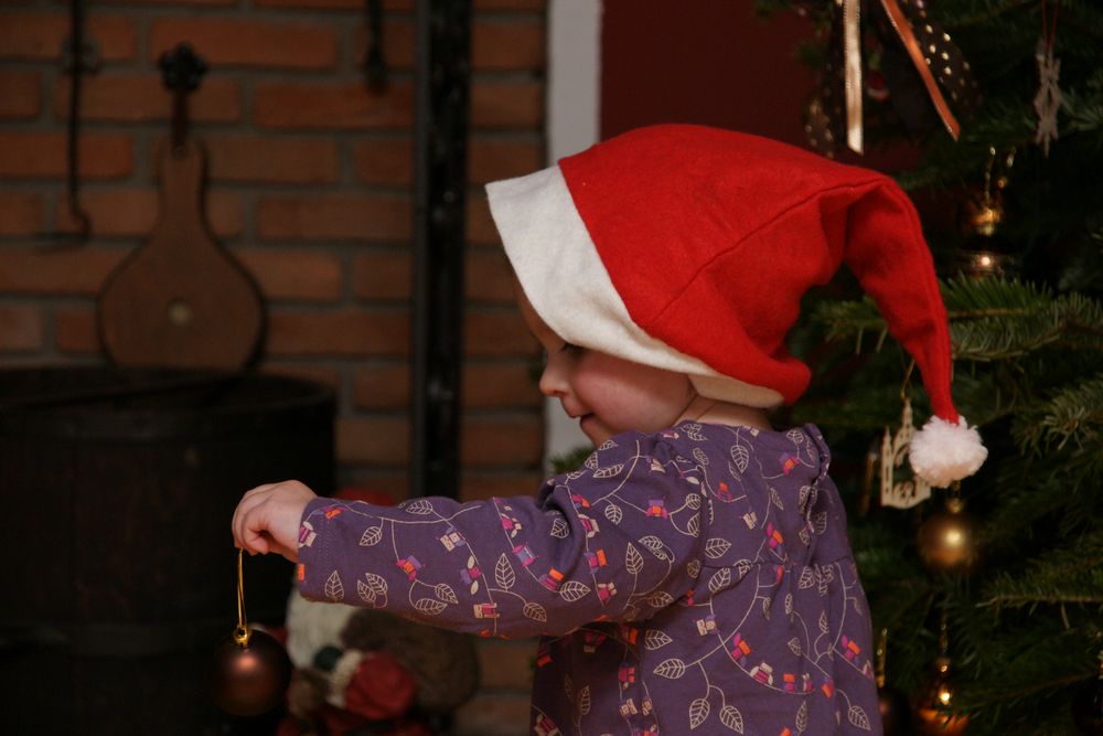 Weihnachtswichtel klaut Kugel :-)