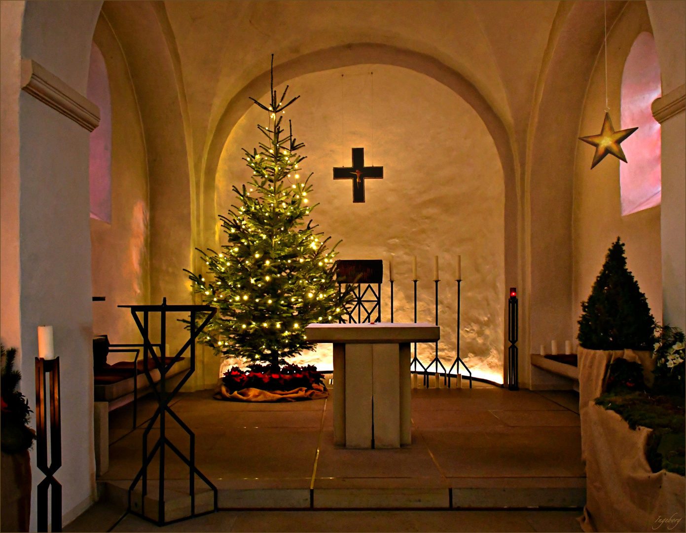 *  Weihnachtszeit in der Dorfkirche St. Agatha  *