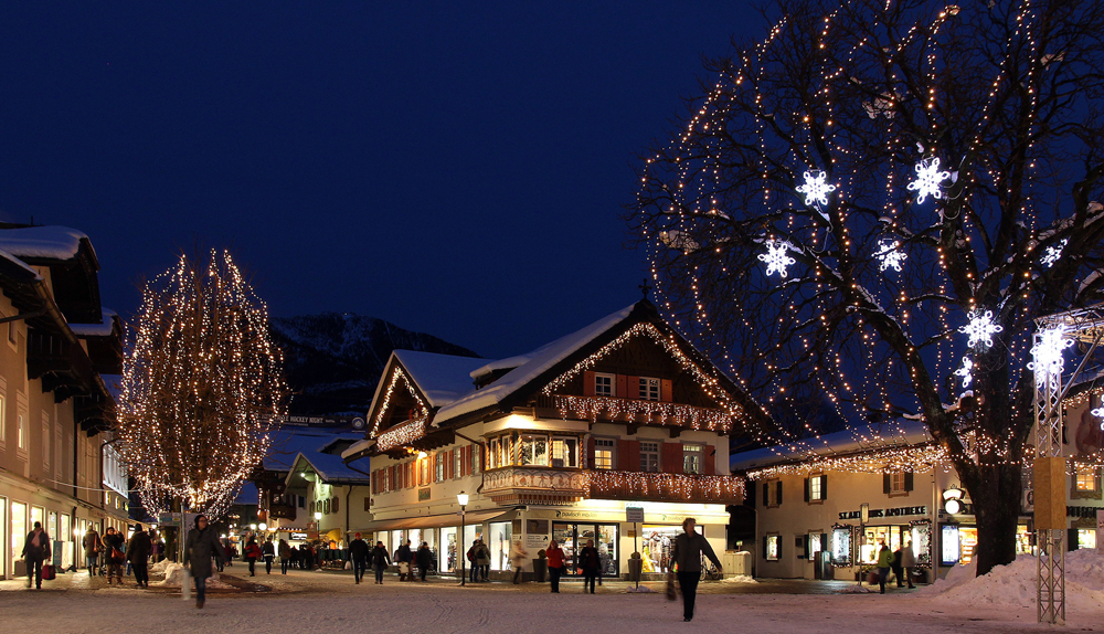 Weihnachten 2022 Garmisch Partenkirchen Weihnachtszeit in Garmisch Partenkirchen Foto & Bild streetfotografie