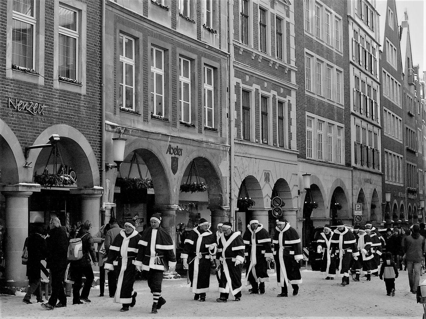 Weihnachtszeit - Invasion der Weihnachtsmänner