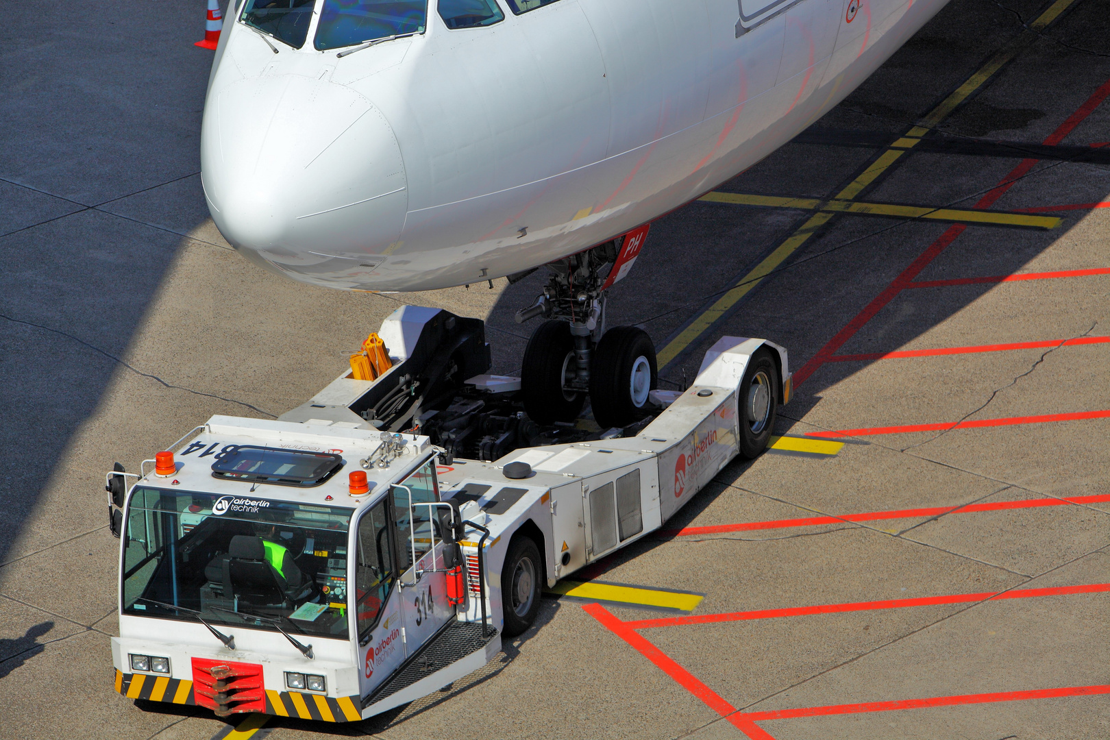 weil Flugzeuge  ja kein Rückwärtsgang haben