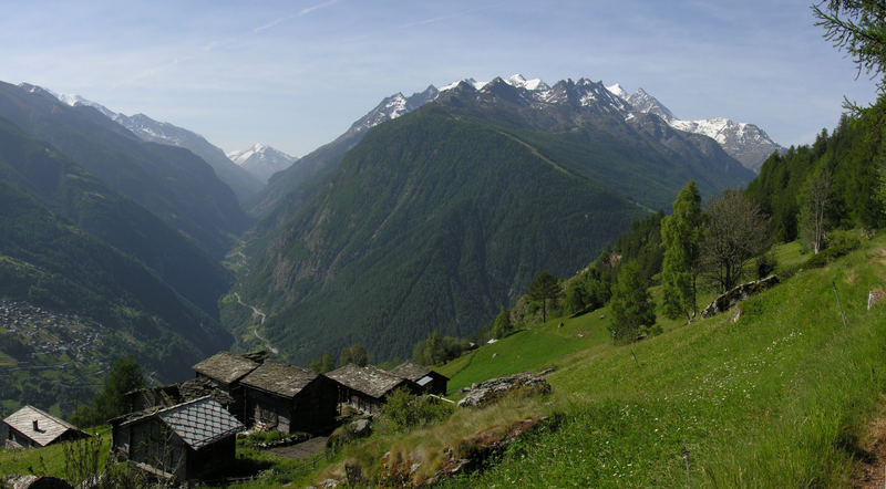 Weiler Hohstettu mit blick ins Saastal und auf die Mischabelgruppe