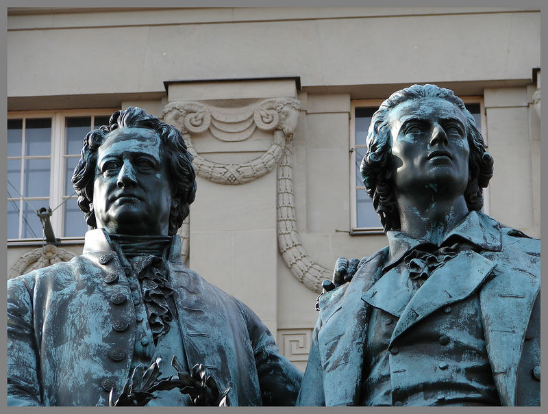 Weimar - Goethe und Schiller in idialisierter Pose - und