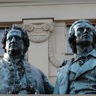 Weimar - Goethe und Schiller in idialisierter Pose - und