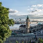 Weinberg, Landungbrücken und der Hafen