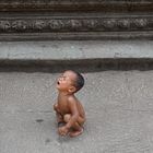 Weinendes Kind in Ankor Wat