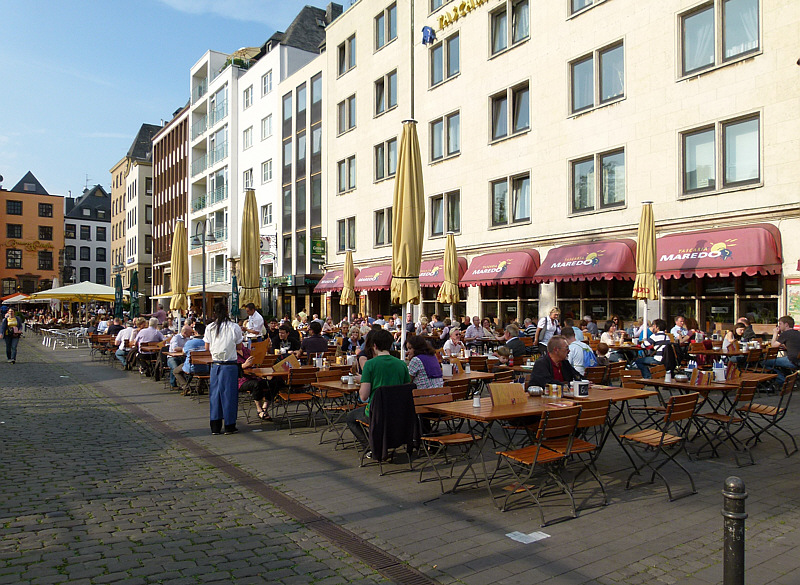 Weinfest in Köln auf dem Heumarkt