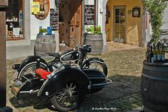 Weinhandlung mit BMW Motorrad und Seitenwagen