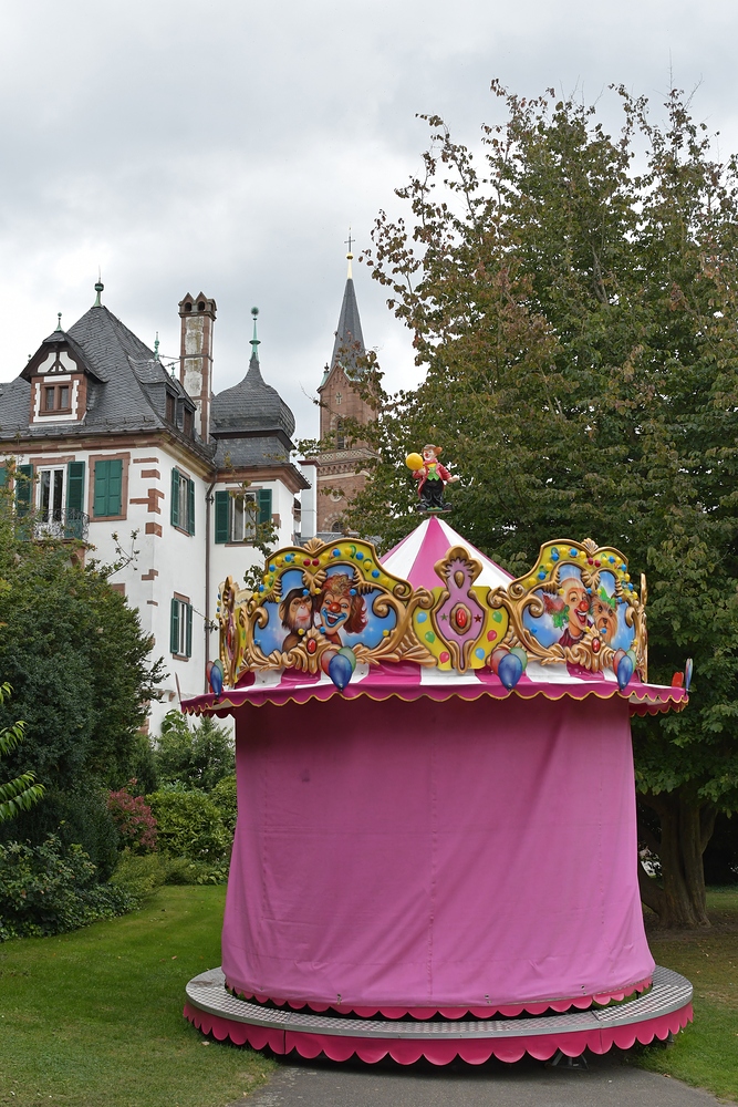 Weinheim Altstadt: Schloss und Kitsch – Karussell