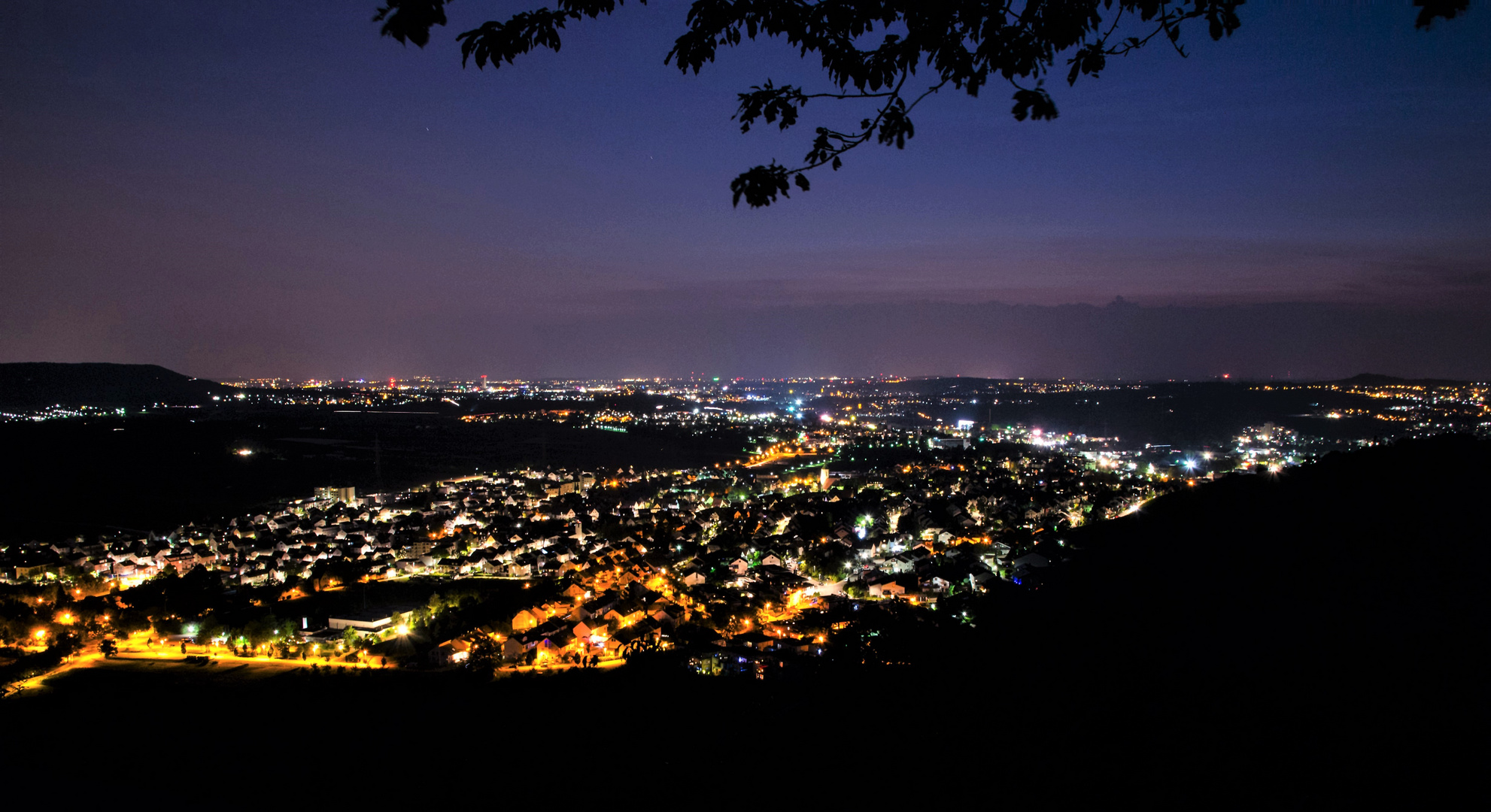 Weinstadt bei Nacht