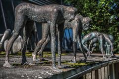 Weinstadt-Strümpfelbach - Fachwerk und Skulptur - Auf allen Vieren