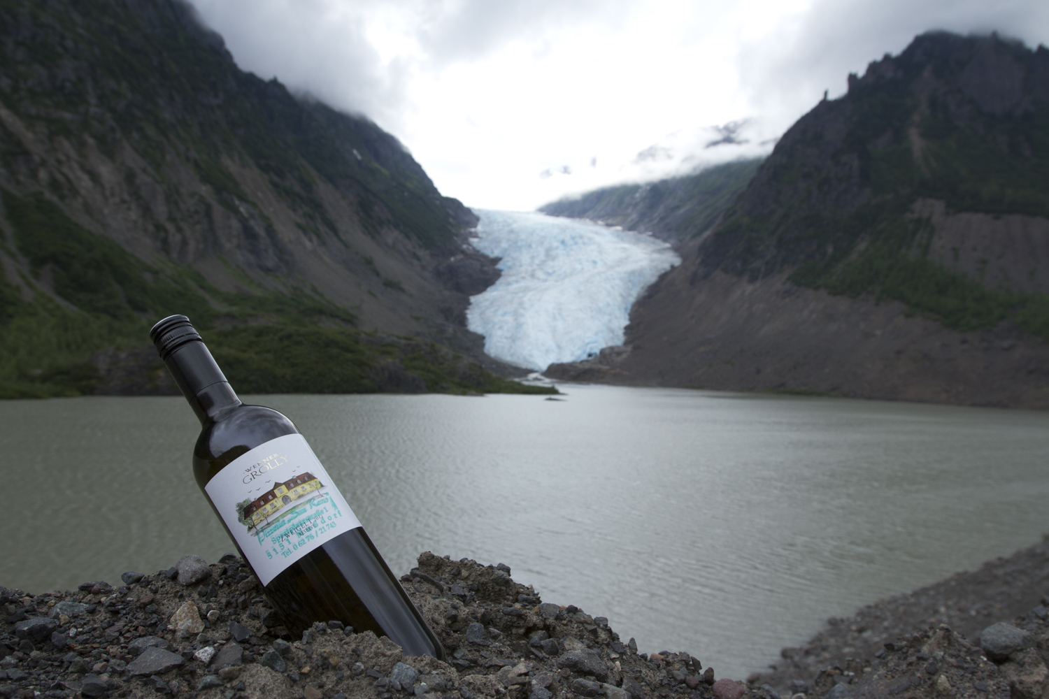 Weinviertel DAC am Bear Glacier, Alaska