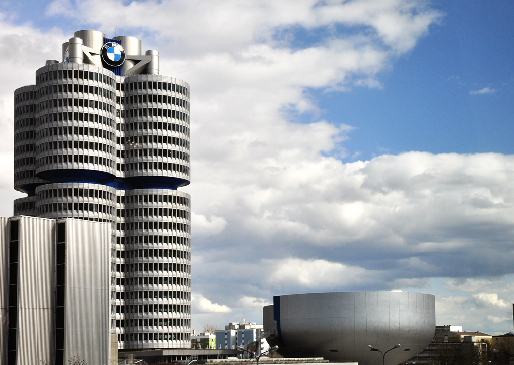 WEISS-BLAU-WEISS=BMW