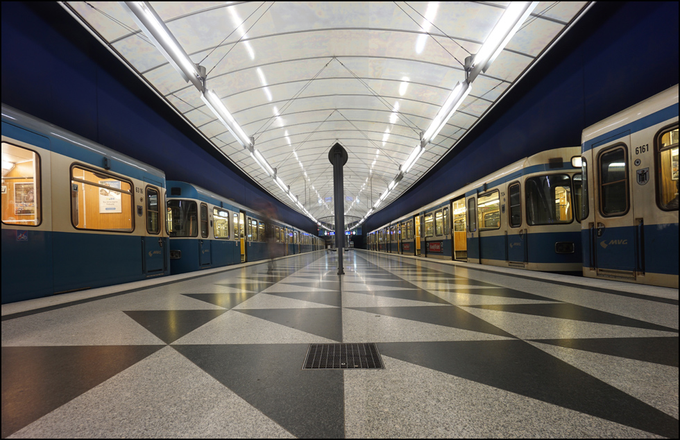 weiss-blaue U-Bahn
