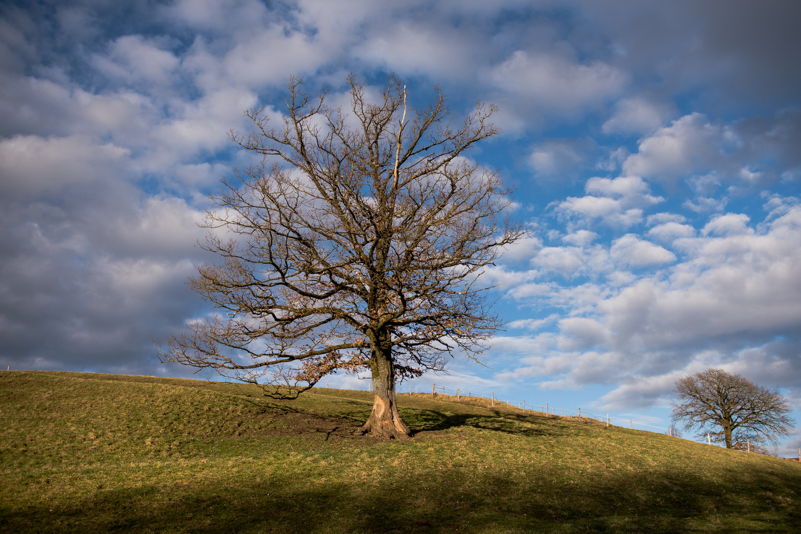 weiß blauer Himmel über Bayern