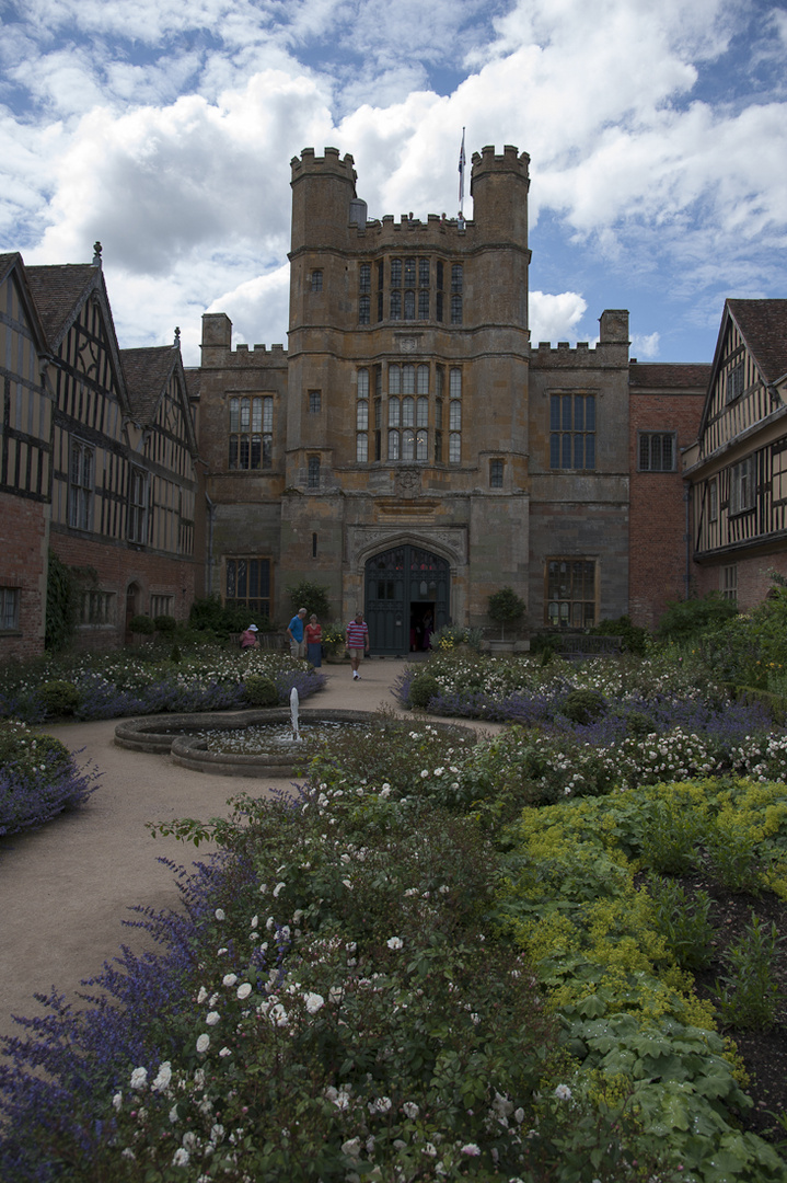 Weiß-blauer Himmel über England?