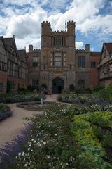 Weiß-blauer Himmel über England?