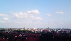 Weiß-blauer Himmel über Nürnberg