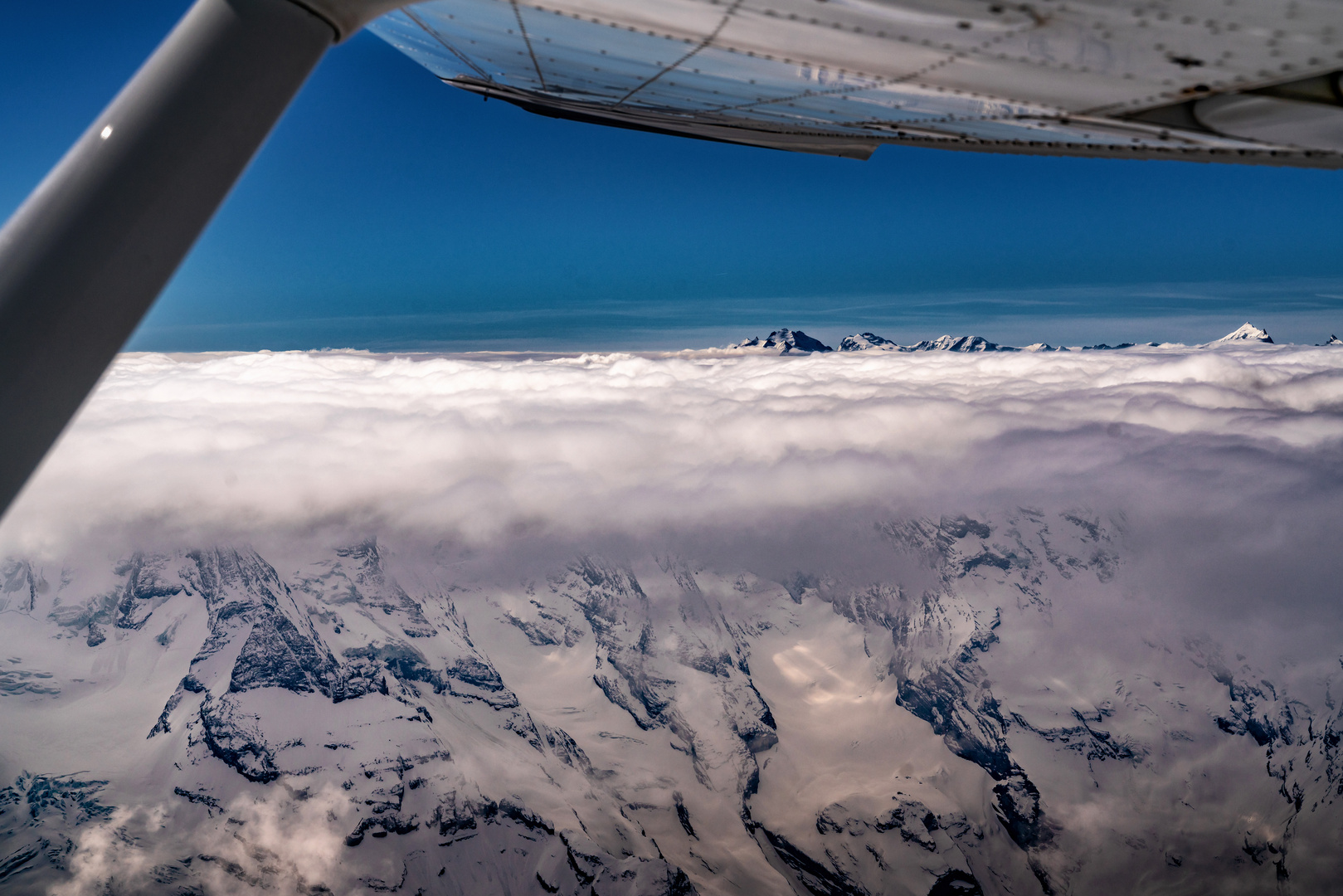 Weiss in Wolken und Eis