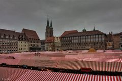 Weiß-rotes Budenmeer