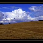 Weissblauer Himmel mit Schwaden