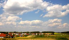 weißblauer Himmel über Bayern