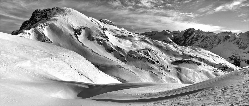 WEISSE BERGE IM LICHT