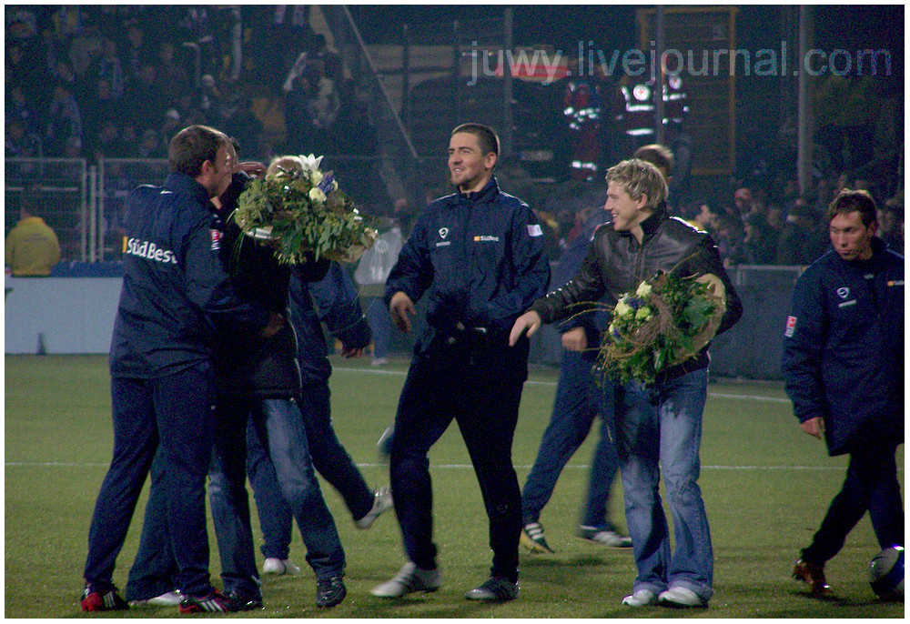 Weiße Blumen schenk ich dir zum Abschied....