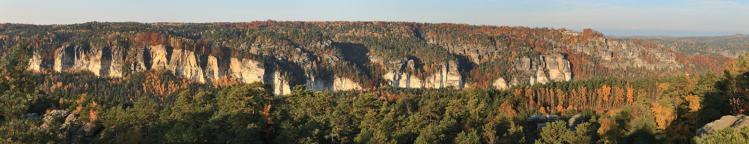 Weiße Brüche und Stille Gründe im Herbst