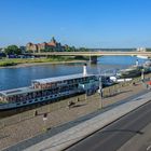 Weiße Flotte vor blauem Himmel