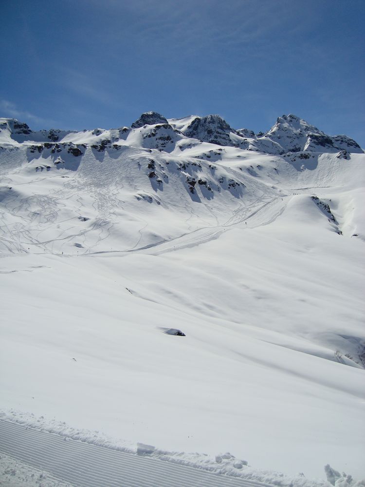 Weiße kalte Berge von ayira