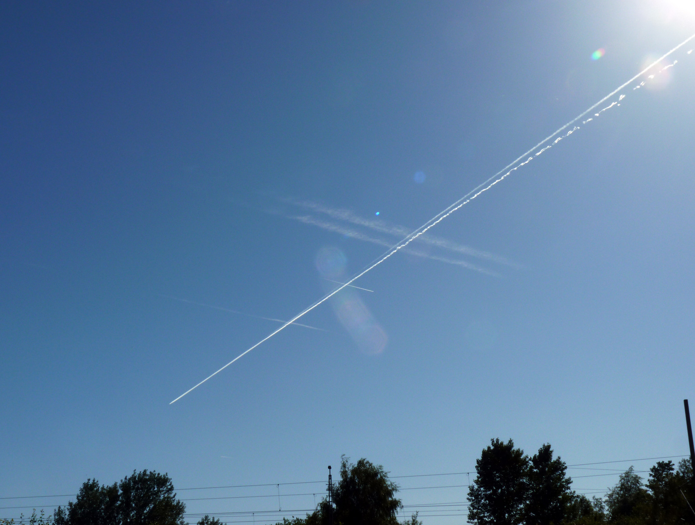 weisse Linien - Chemtrails