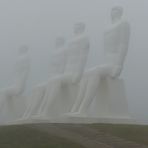 Weiße Männer im Nebel