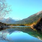 Weissenbacher Baggersee im Spätherbst mit Rauhreif