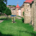 Weißenburg 8 - Der Spielplatz und die Mauer