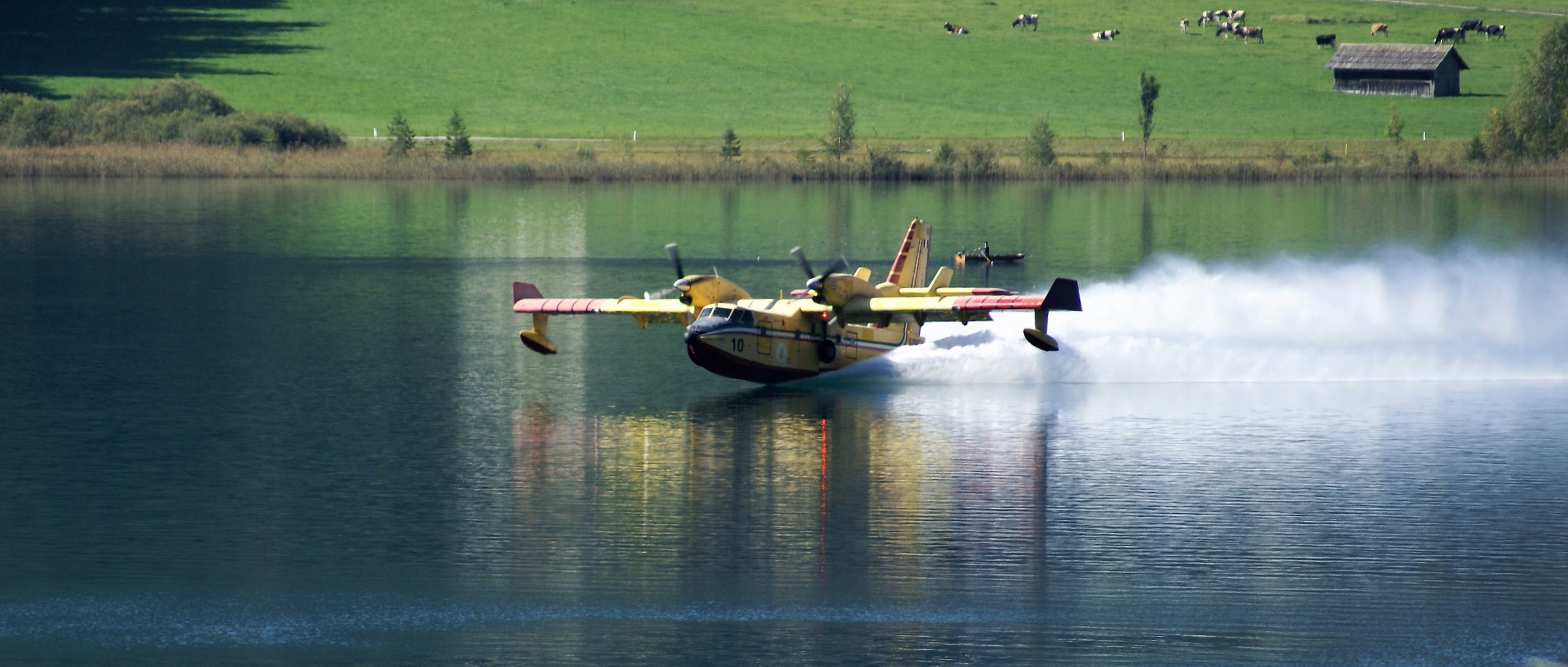 Weissensee Löschflugzeug beim Wassertanken - Airplane Crash Karawanken