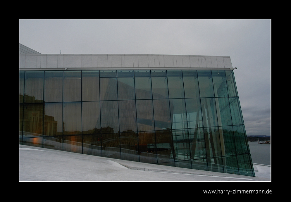 Weißer Marmor und Glas