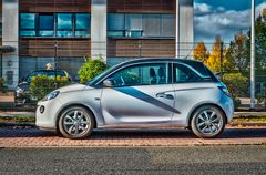 weißer Opel Adam