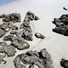 Weißer Sand, graue Felsen: Hyams Beach