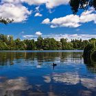 Weißer See mit Spiegelung bei Kaiserwetter