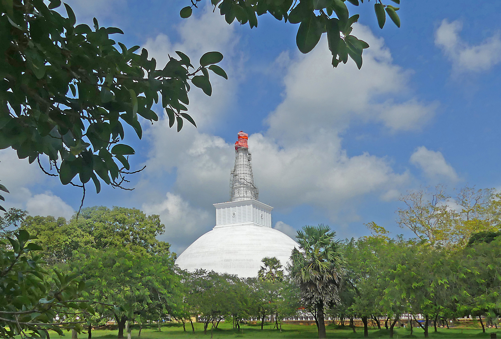 Weisser Stupa