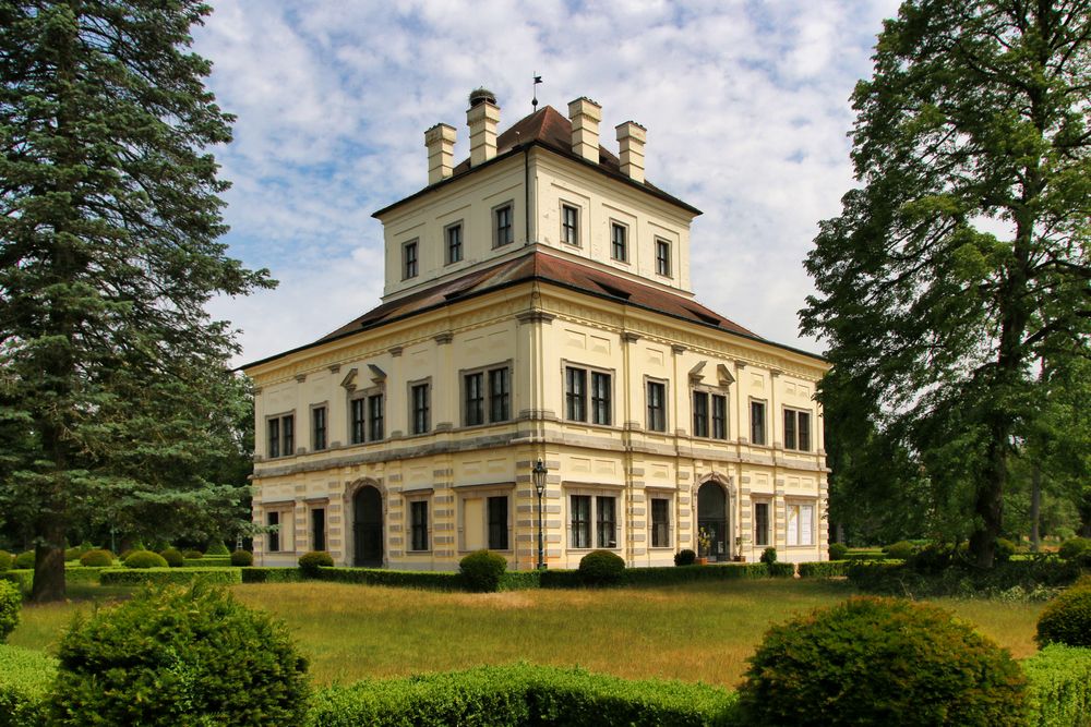 Weißes Schloss Foto &amp; Bild | park, world, spezial Bilder auf fotocommunity