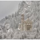 Weißes Schloss vor weißem Hintergrund