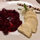 Weißes Schokoladenparfait mit KIRSCHEN