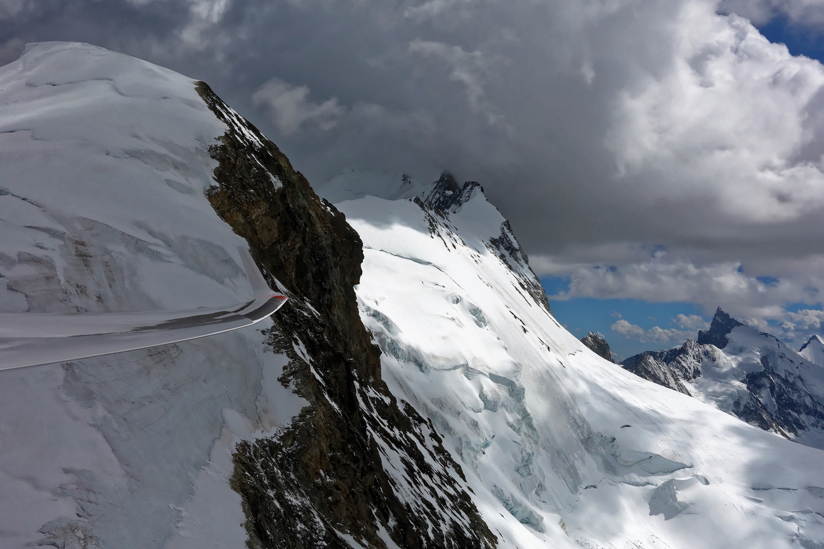 Weisshorn in Wolken