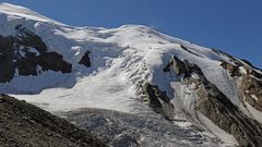 Weissmies 4023m mit Vorgipfel 3820m und Teilen des Triftgletschers ...