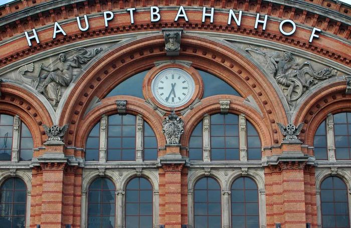 Weisst du welcher Bahnhof ich bin ?